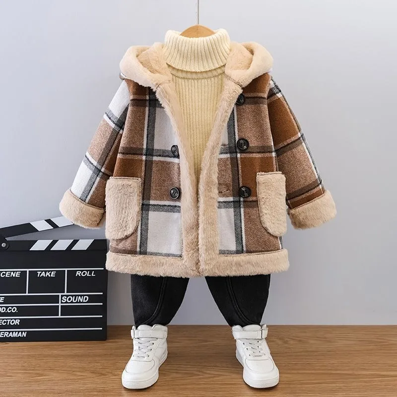 

Новинка 2023 года, осенне-зимнее шерстяное пальто для мальчиков, клетчатое пальто средней длины на флисовой подкладке, модное пальто для детей, тепло, стильный дизайн