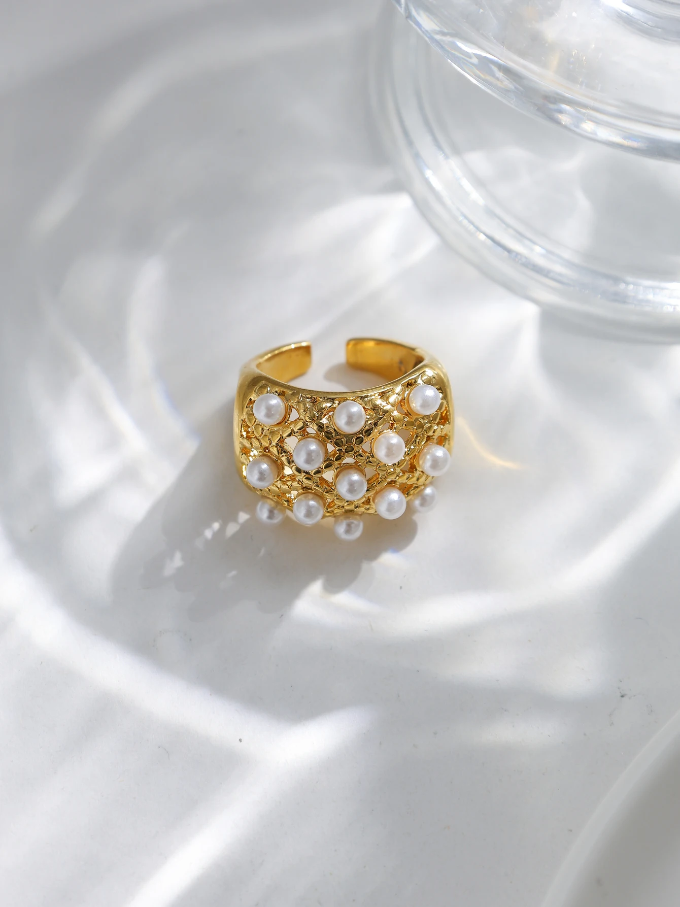 Stainless steel 18k goldplated imitation pearl hollow geometric ring ladies French open ring temperament daily wear jewelry gift