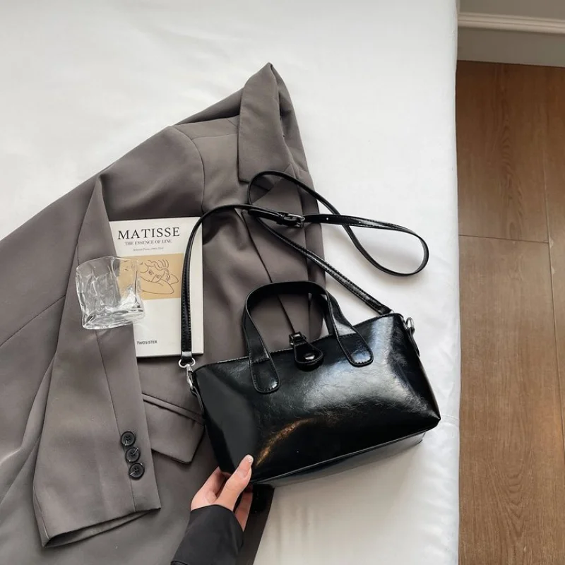 

Elegant Women Crossbody Bag With Crystal Embellishment On The Flap And Chain Strap For Glamorous Outings And Events