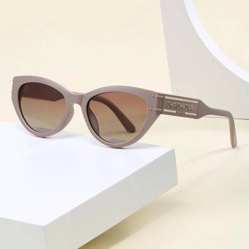 

2025 New Small Cat Eye Sunglasses, Polarized UV400 Retro Alphabet Design Street Style Slimming Unisex​