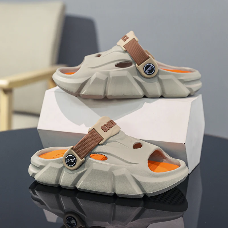 

A pair of children's summer open-toe slippers, outdoor soft, comfortable and lightweight beach shoes, size 30/31-34/35，RA-2318-5