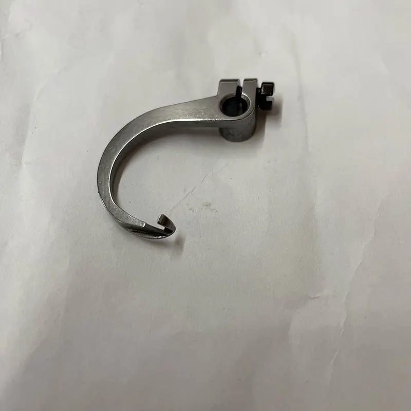 Industrial Sewing Machine Spare Parts Looper 68217 And Thread Hook 68124 For Yamato FD-62 Four Needle Six Thread Machine
