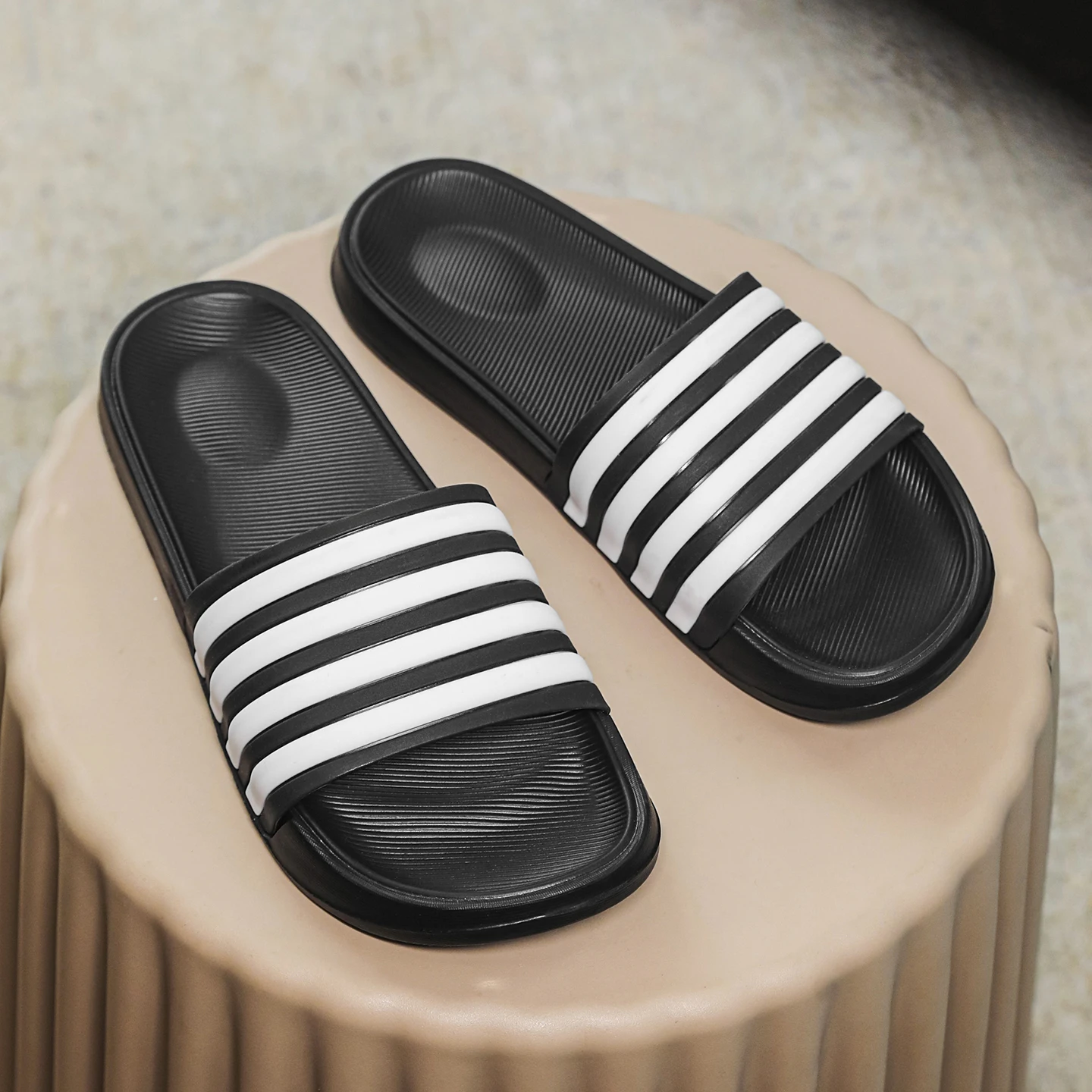 

Men Trend Striped New Summer Slippers Soft Non-slip Sole Women Cloud Sandals for Home Beach Shoes Flip Flop Indoor Outdoor 39-47