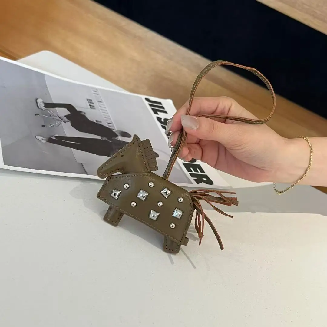 trendy-personality-rivet-war-horse-pendant-genuine-sheepskin-horse-bag-charm-car-hanger-keychain