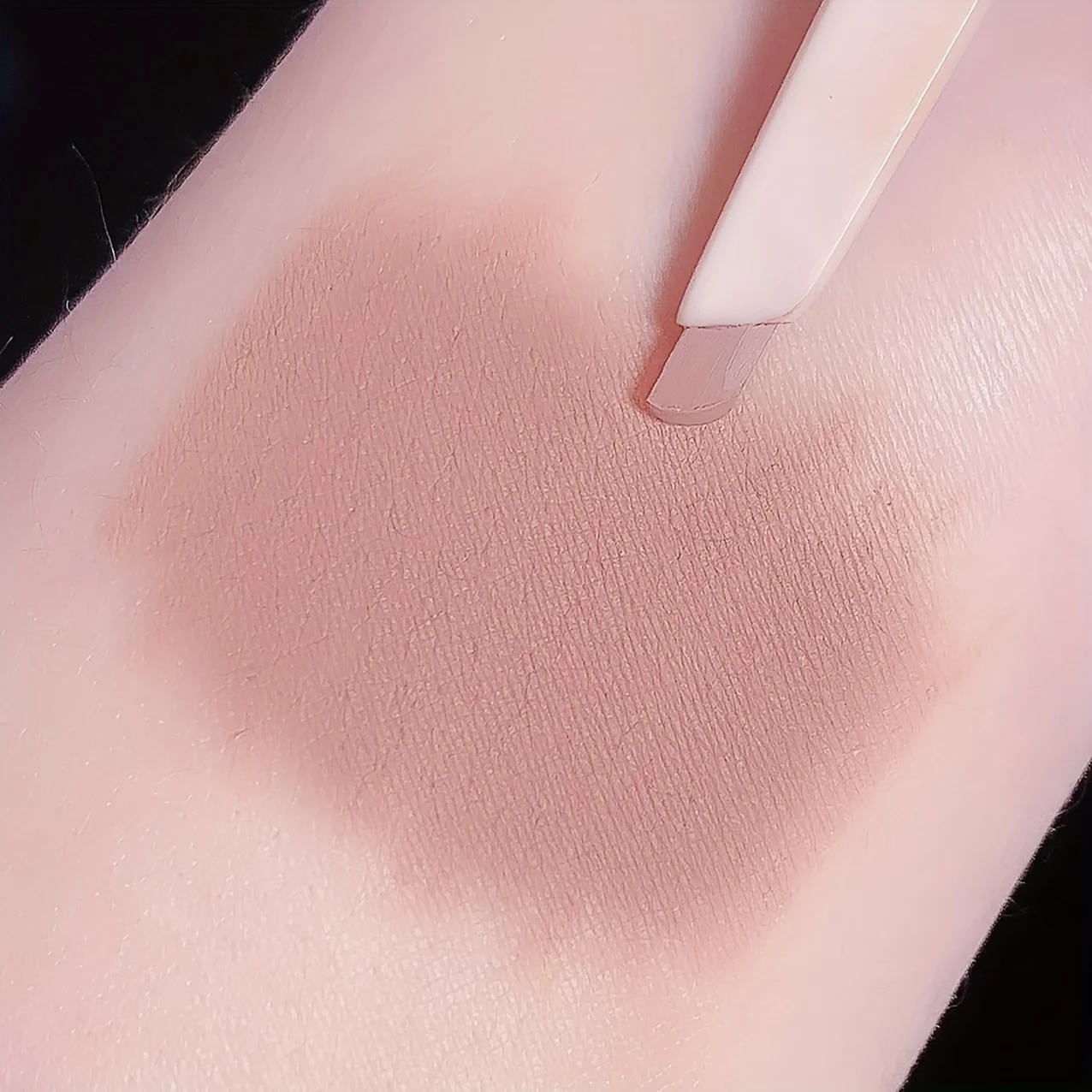 Słodki deserowy konturówka do ust, automatyczne obrotowe napięcie, wodoodporna, długotrwała, nieblaknąca, konturująca kształt ust.