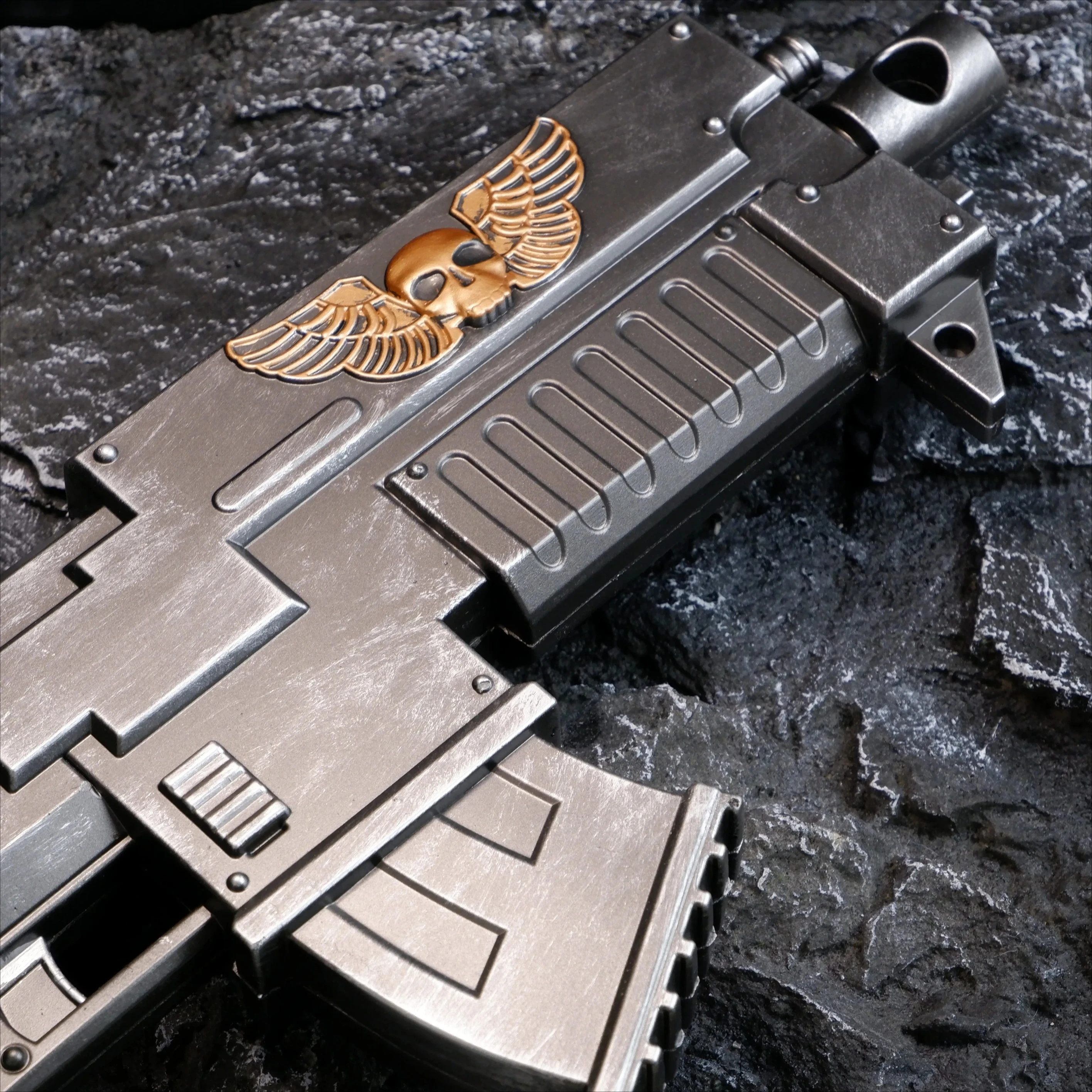 ปืนของเล่นจำลองขนาด 51 ซม. วัสดุ PU สำหรับคอสเพลย์ อาวุธจำลอง ของตกแต่งโต๊ะทำงาน ของขวัญสำหรับเด็กผู้ชาย ขนาดใหญ่ เหมาะสำหรับฮาโลวีน