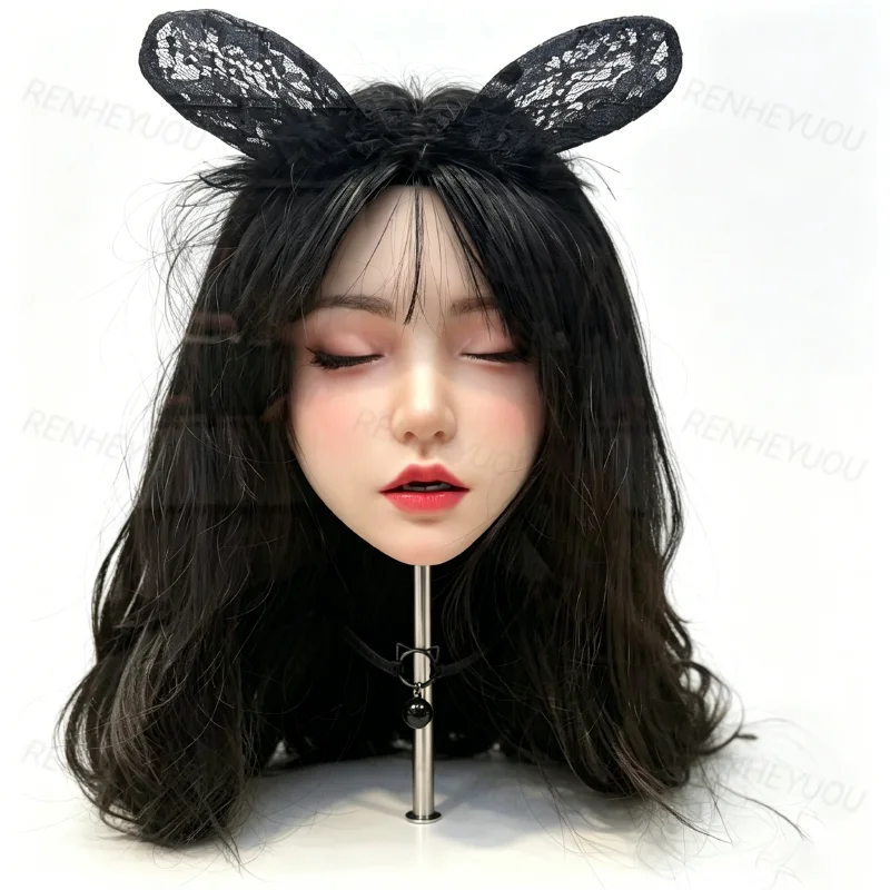 

New silicone head with an oral passage featuring cute and playful makeup look Hair transplantation eyebrow transp ﻿