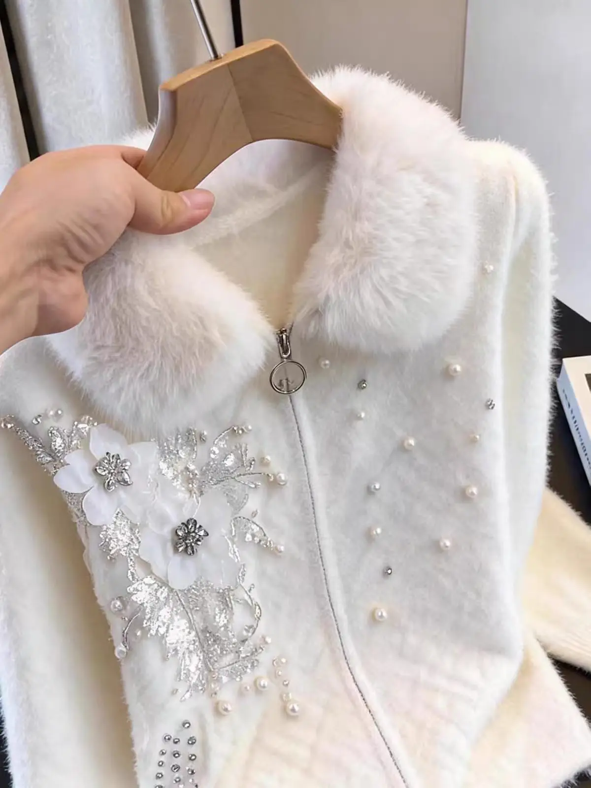 High-end Sparkle Diamonds Pearls Knitted Cardigan Sweater Women Winter Autumn Thick Warm Coat Slim Fit Faux Fur Knitwear Jacket