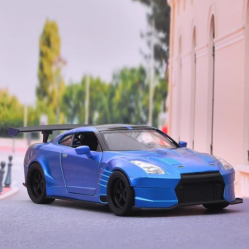 1:24 2009 Nissan GTR-R35 Sports Car Diecast Model Cars automobiles Alloy Vehicle Toys for Children Gift Collection J45