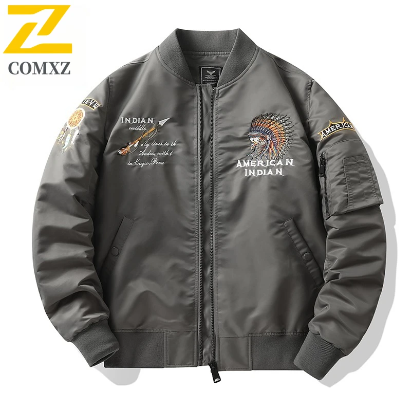 COMXZ Mannen Tactische Outdoor Werkjas Amerikaanse Stijl Honkbal Geborduurde Militaire Werkkleding Lente Herfst Stand Kraag Jas