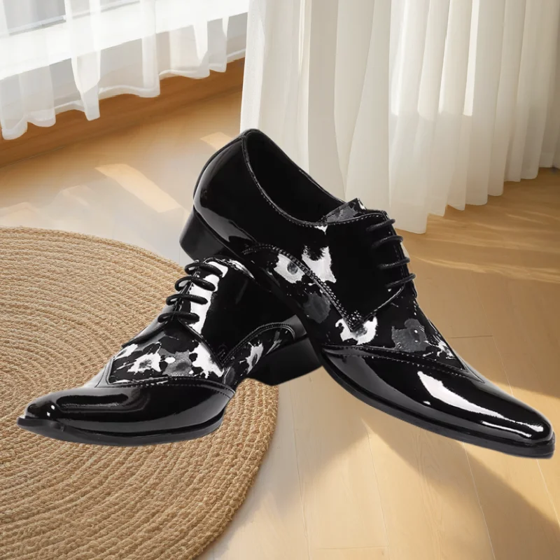 

Sequins Shoes for Mens Pointed Toe Low Heels Patent Leather Males Loafers Shallow Chassure Hommes Solid Stitching Zapatos Hombre