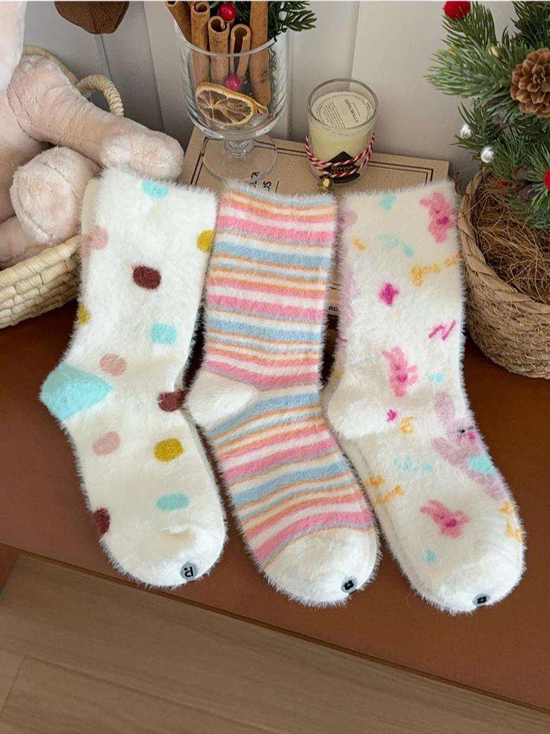 Süße Nerzsocken, 2 Paar, mittlere Röhrensocken für Damen, verdickt, für Herbst und Winter, warme Schlaf-Bodensocken, Mädchenstrümpfe, flauschig