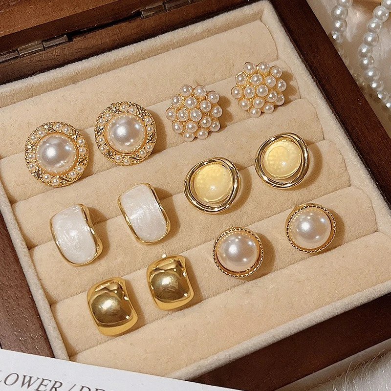 

Pearl Stud Earrings for Women Niche Design Luxury-Inspired Sophistication Retro Elegance Ear Jewelry
