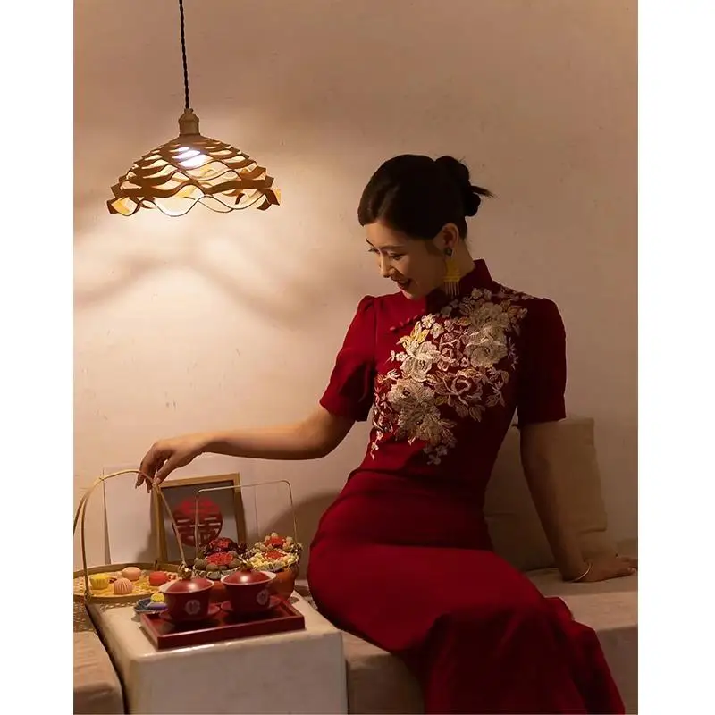 

Красное китайское свадебное платье из атласа для новобрачных, длинное, для церемонии, банкета, помолвки