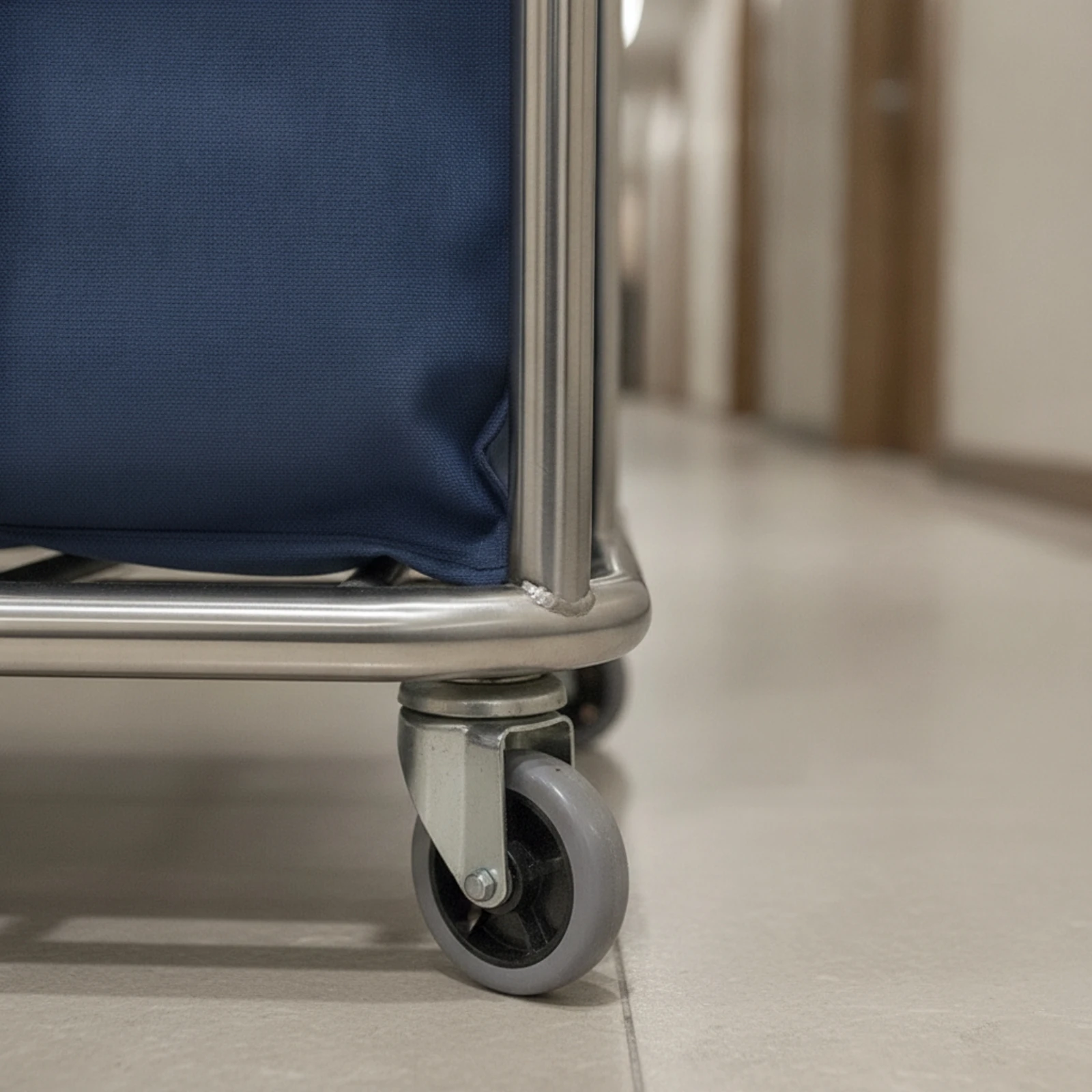 carrello-portabiancheria-con-ruote-robusto-e-rinforzato-antiruggine-per-addetti-alle-pulizie