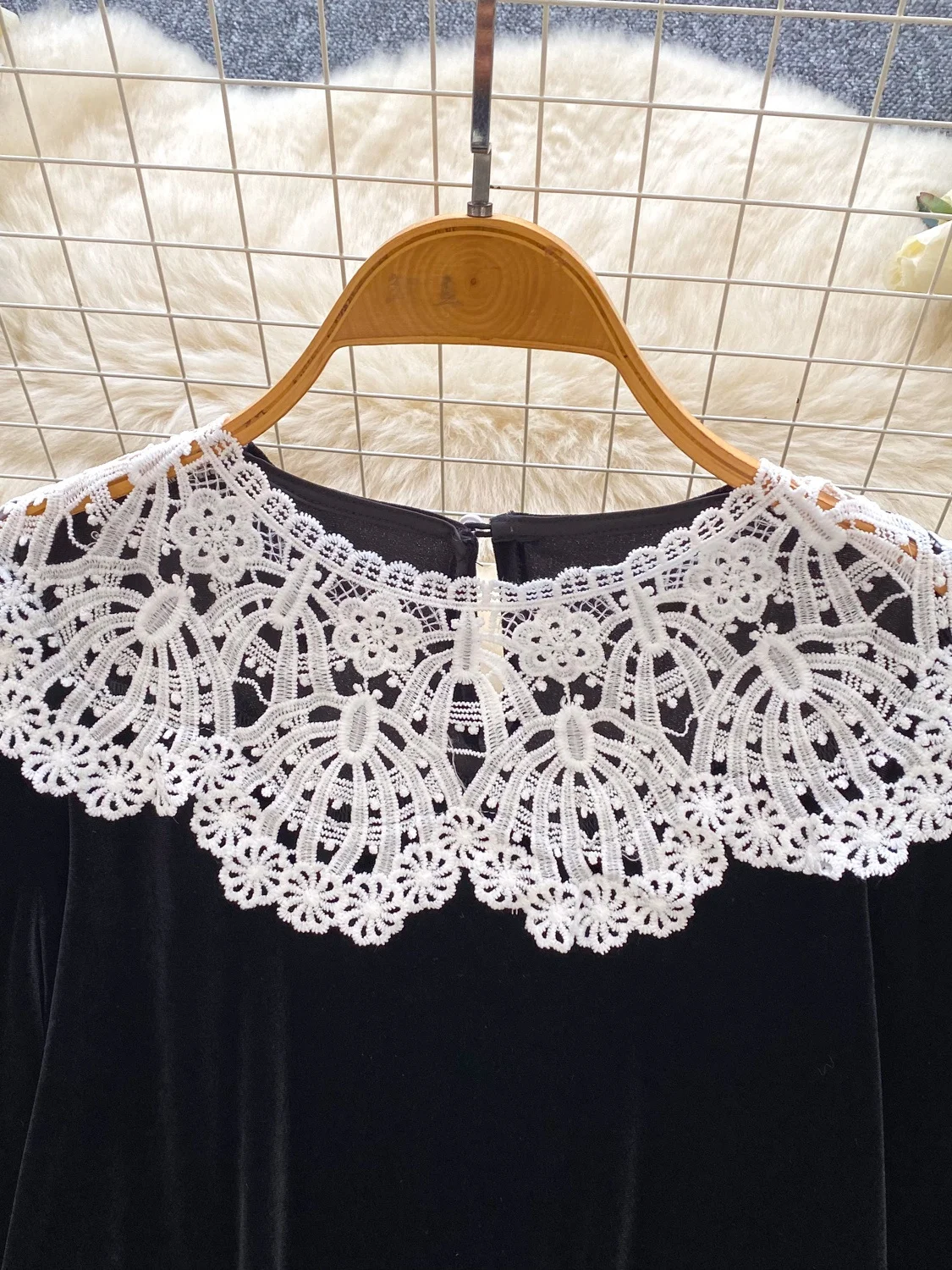 レトロなレーストリムベルベットパッチワークロングスリーブレディースirtデザインスリムトップ韓国sle通勤ファイオン夏服