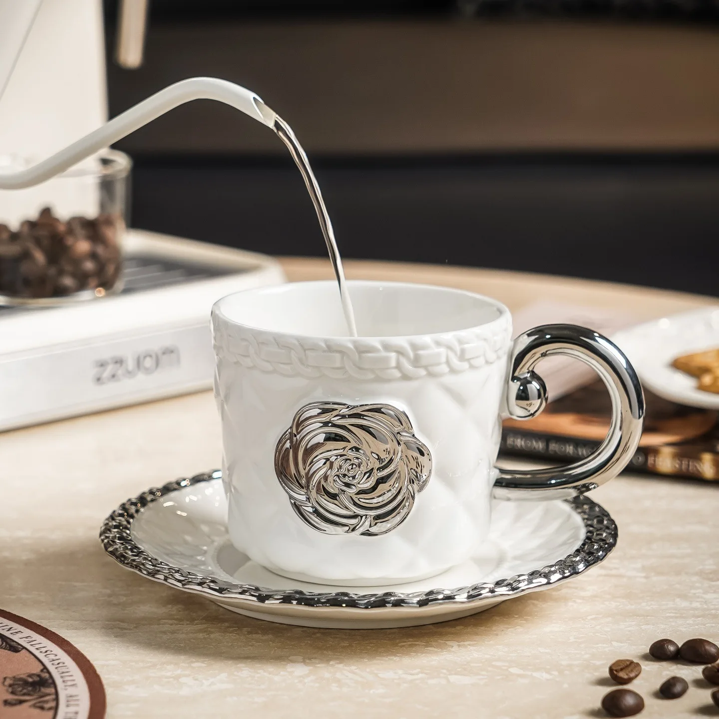 

Ретро-кружки класса люкс с золотым декором и камелиями, кофейные чашки, женские чашки для завтрака, чашки для молока, подарок на день рождения, кружки с цветочным узором