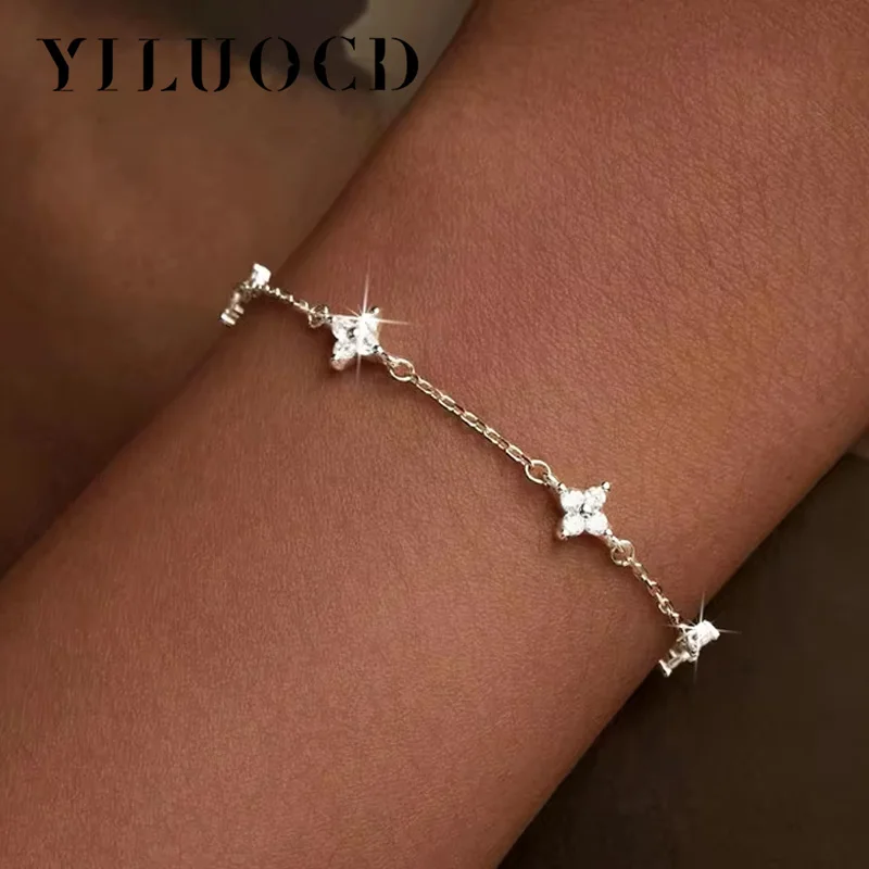 925er Silber vergoldetes CZ-Vierblättriges Blumenarmband für Frauen, glänzende Zirkon-Blume, verstellbares Gliederkettenarmband, süßer zierlicher Schmuck