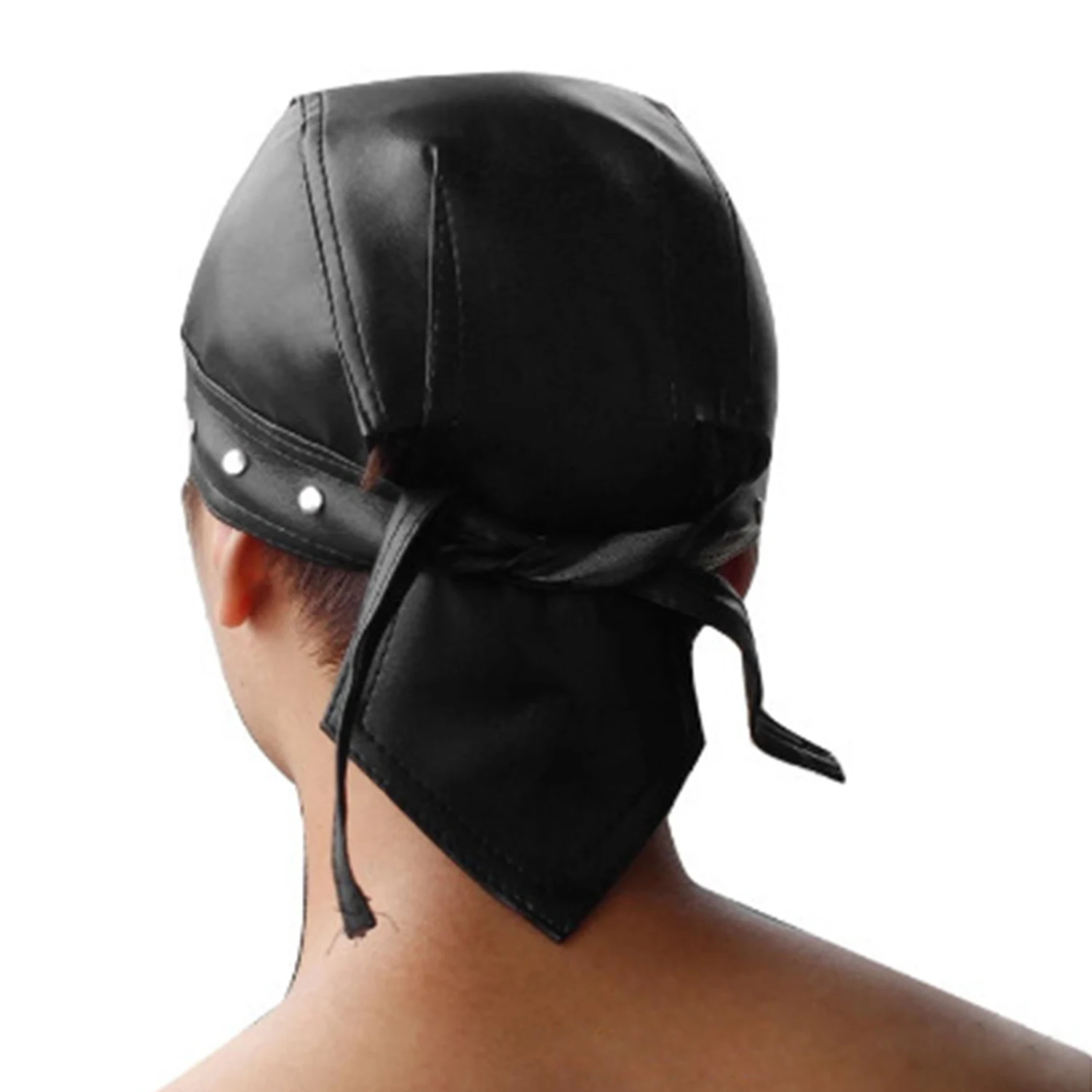 

Кепка-бини из искусственной кожи с черепами, регулируемая, с заклепками, для мотоциклистов, для езды, подходит для велоспорта и активного отдыха на природе