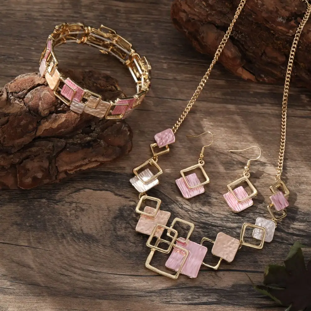 

Elegant Geometric Necklace Bracelet Earrings Hollow Out Textured Vintage Colored Necklace Metal Vintage Women Jewelry Set Women