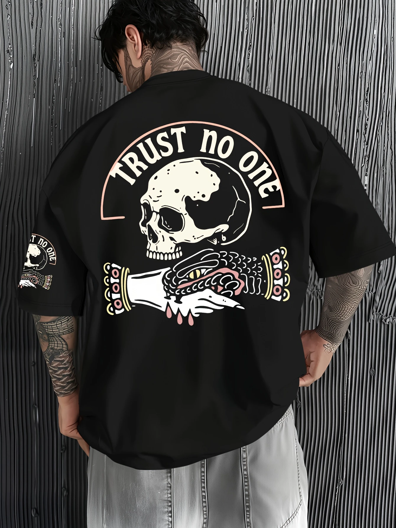 Skull and Hand Print T-Shirt - TRUST NO ONE Letter Print Short-Sleeve Loose Fit Men's Streetwear Style Unisex Streetwear Shirt