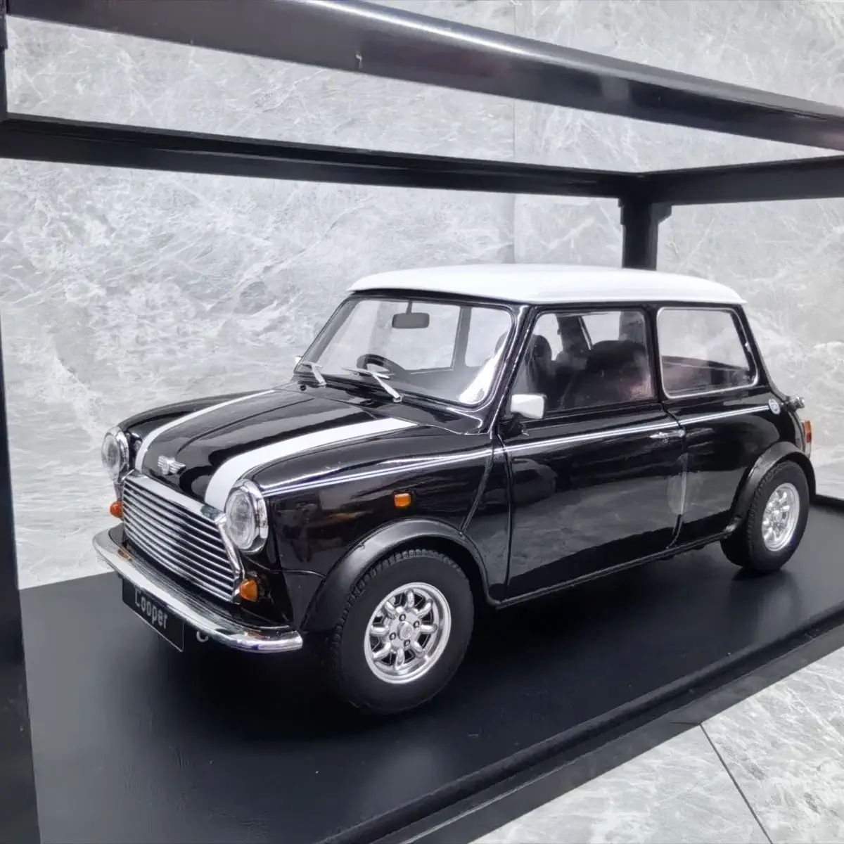 

KK 1/12 Mini Cooper, Two Door, Steerable, Alloy Car Model