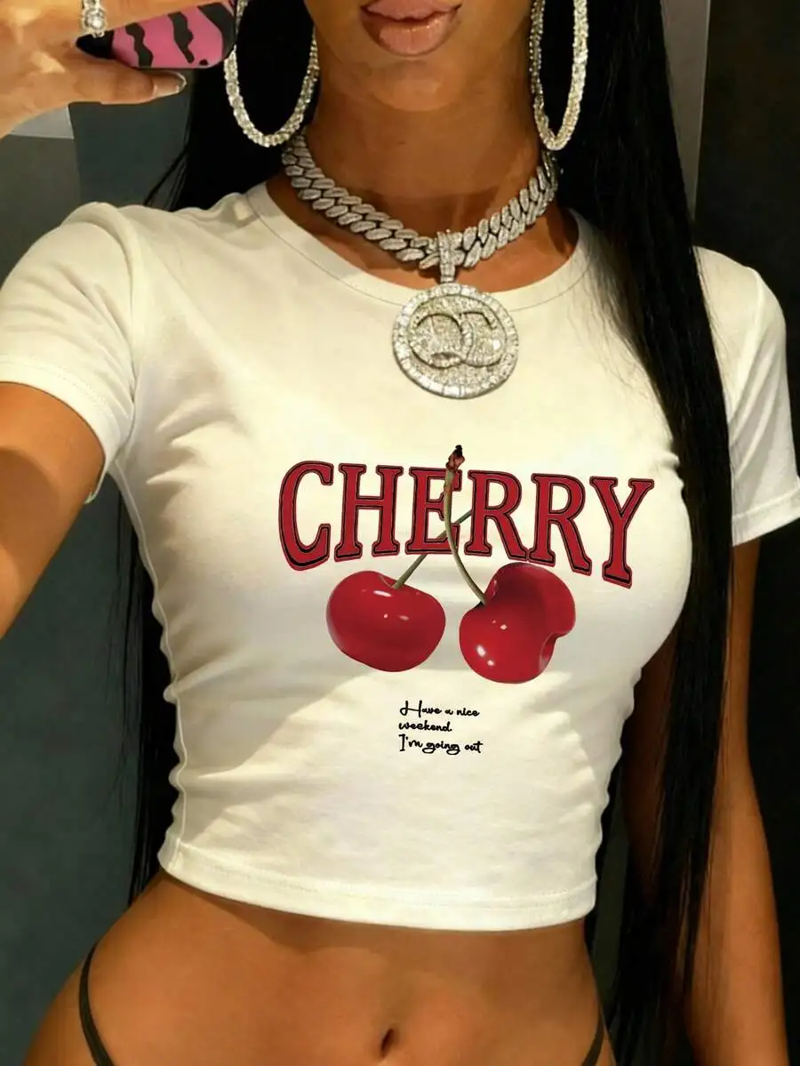 Y2K-T-Shirt mit Kirschmuster und Rundhalsausschnitt, kurzärmeliges, eng anliegendes, kurzes Oberteil, süßes T-Shirt mit grafischem Motiv, Damen-Sommer-Crop-Top, lässig, weiß. – Detail 2