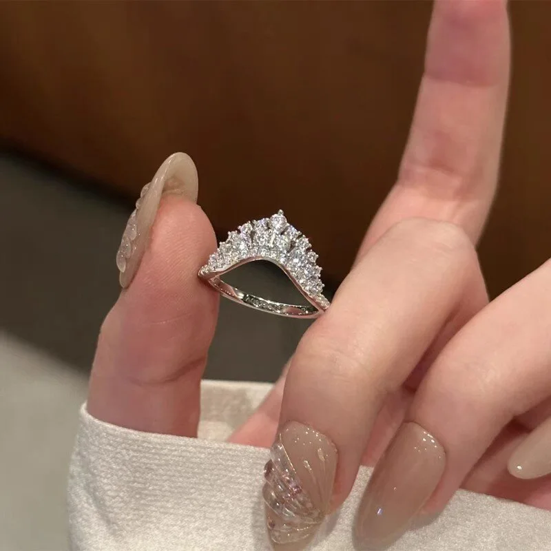 Crown Shaped Minimalist Geometric Design New Ring for Ladies Attending Wearing and Fashionable Multifunctional Accessories