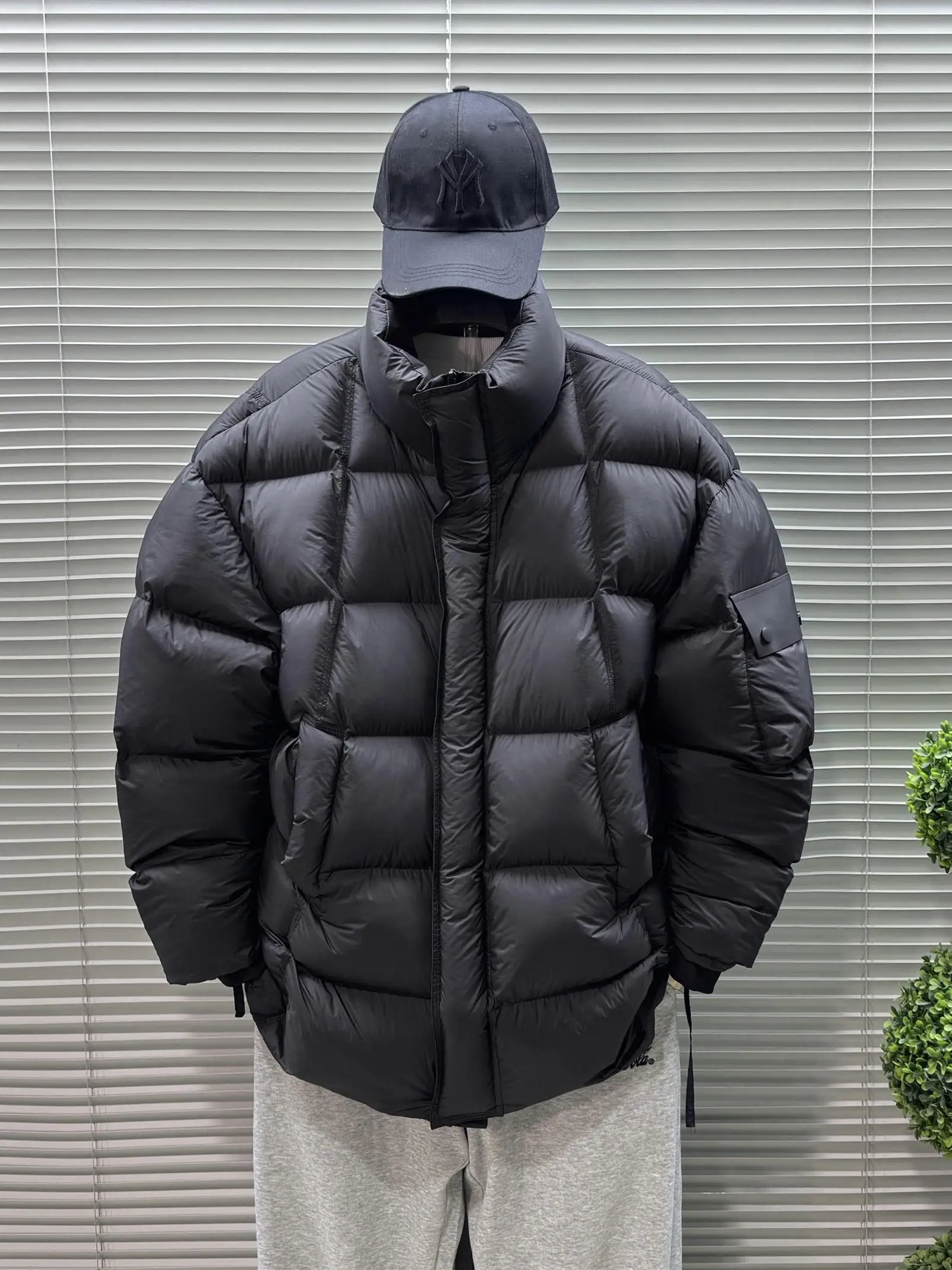 

Men's Winter Puffer Jaet Thiened High Quali Stand Collar down Coat Warm Anti-Cold Lightweight Outerwear Du Feather