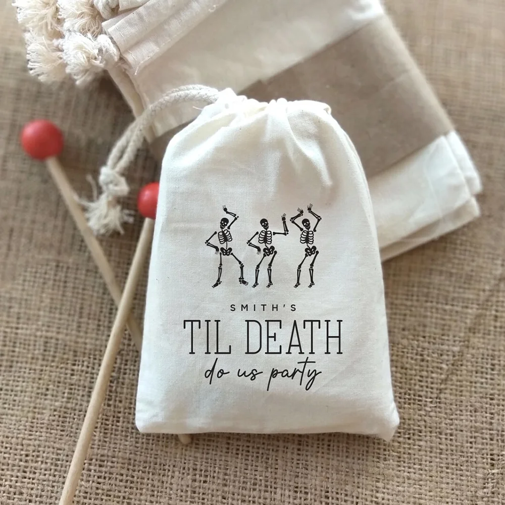 Benutzerdefinierter Name Til Death Do Us Party 5 Stück Gothic Hochzeit Kordelzug Tasche Bachelorette Kater Kit Brautparty Rock Skull Geschenktüte