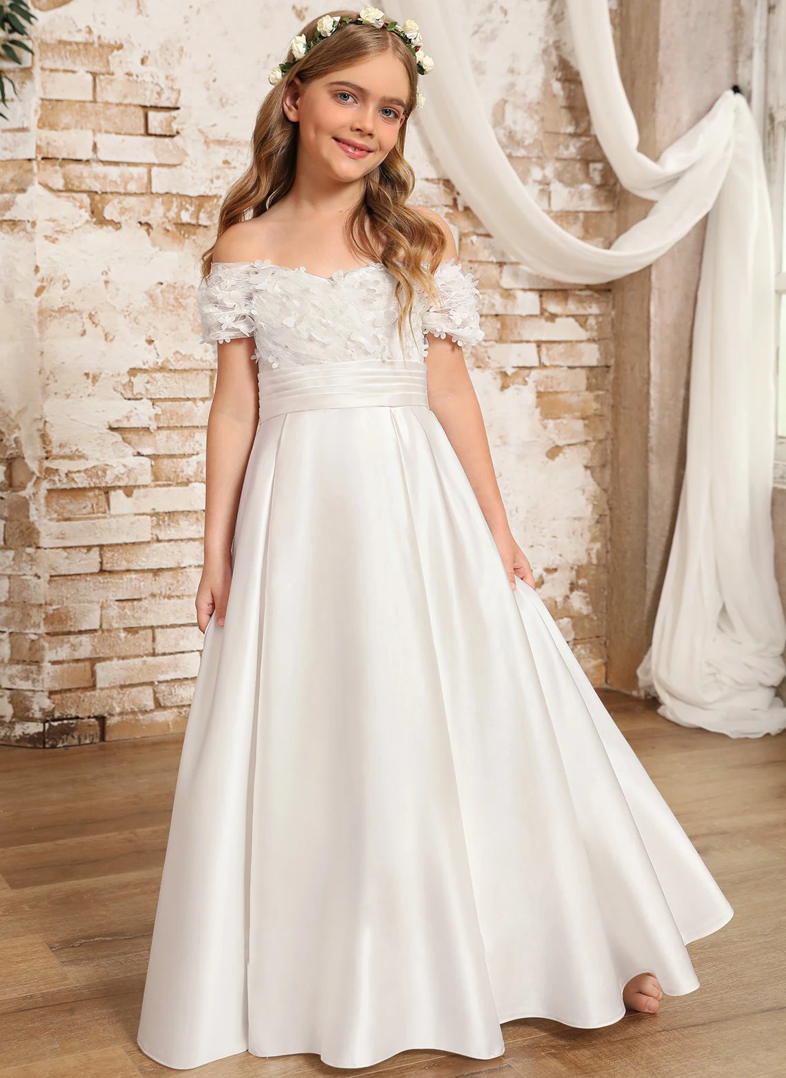 

A-line Cold Shoulder Floor-Length Satin/Tulle Flower Girl Dress