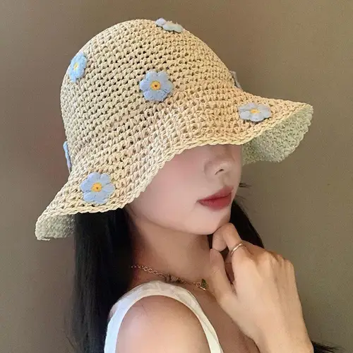 Gorras coreanas de flores de paja dulce para mujer, protector solar bohemio para viajes de verano, versátiles, para mostrar la cara, pequeños sombreros de cubo japoneses bonitos, 2025
