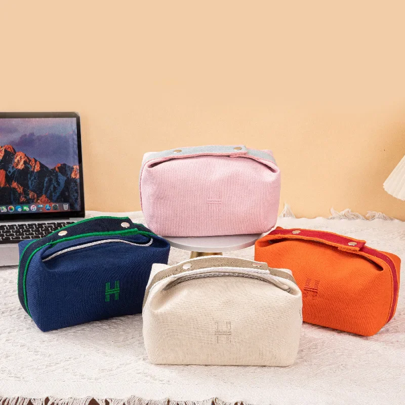 حقيبة مستحضرات التجميل المحمولة للسفر للنساء ذات الإحساس الراقي على الإنترنت موديل جديد مشهور حقيبة تخزين المكياج ذات شعبية كبيرة #1