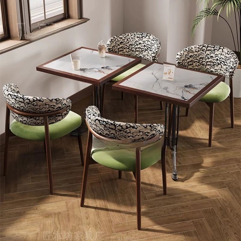 مقعد بطاقة مطعم على طراز القرون الوسطى، متجر شواء، طاولات وكراسي من الخشب الصلب