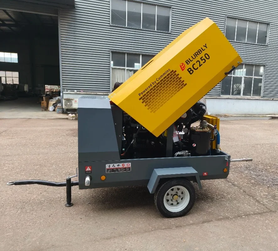 ضبابي كفاءة عالية توفير الطاقة 250 Cfm 60KW ضاغط الهواء المسمار المبرد منخفض الضوضاء لمضخة حفر الصخور بالديزل بالطاقة