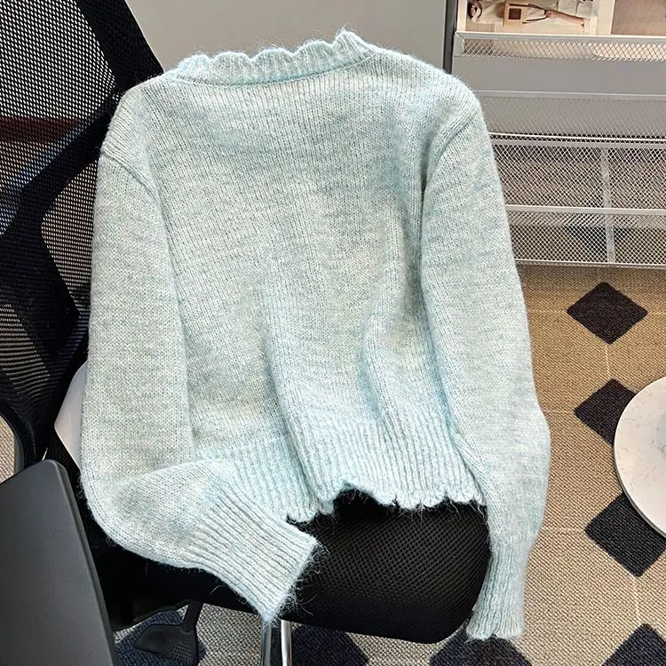 เสื้อโค้ทแฟชั่นเกาหลีสำหรับผู้หญิง ฤดูใบไม้ร่วง ฤดูหนาว น่ารัก สไตล์หวานๆ ยุค 2000 เสื้อสเวตเตอร์หรูหรา ทรงโอเวอร์ไซส์ เสื้อถักสไตล์สวยงาม ดีไซน์กระดุมเก๋ไก๋ รุ่นใหม่