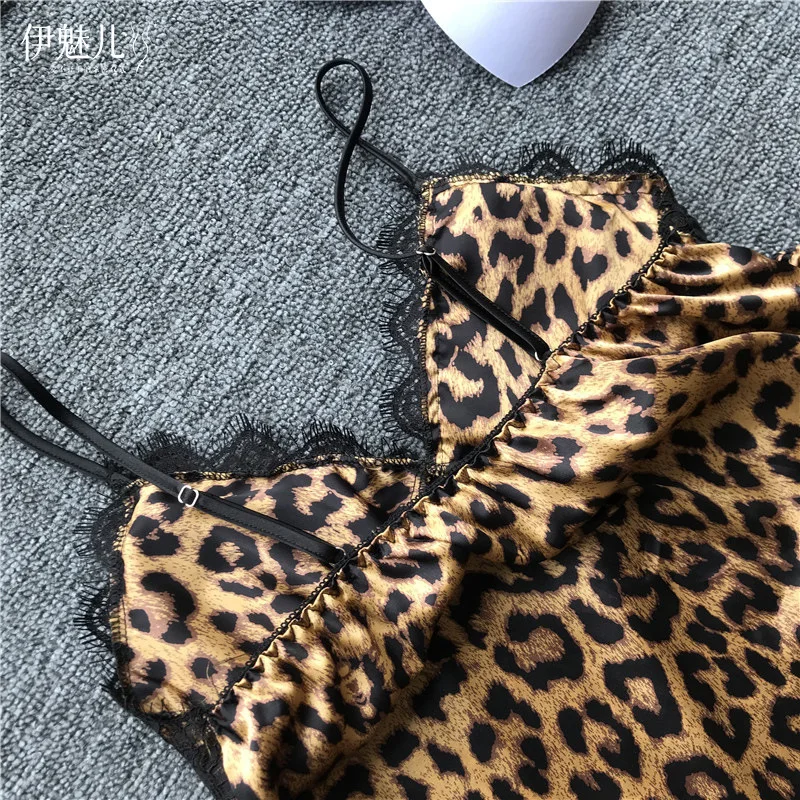 Pijama com estampa de leopardo feminino com almofadas no peito, terno de renda, shorts sexy para primavera e verão