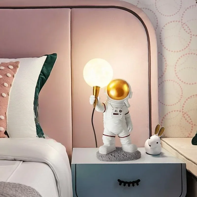 Creative Astronaut Table Lamp Modern Resin Desk lighting For Bedroom Study Parlor Indoor Decor LED Kids Room Reading Light lamp