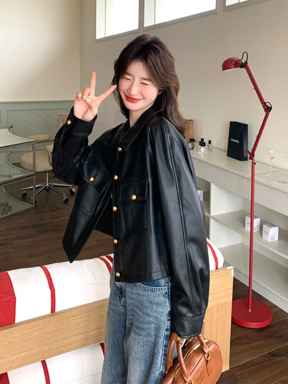 

Черная короткая куртка из искусственной кожи для женщин, новая коллекция весна-осень 2025, маленький размер, высококачественная универсальная кожаная куртка