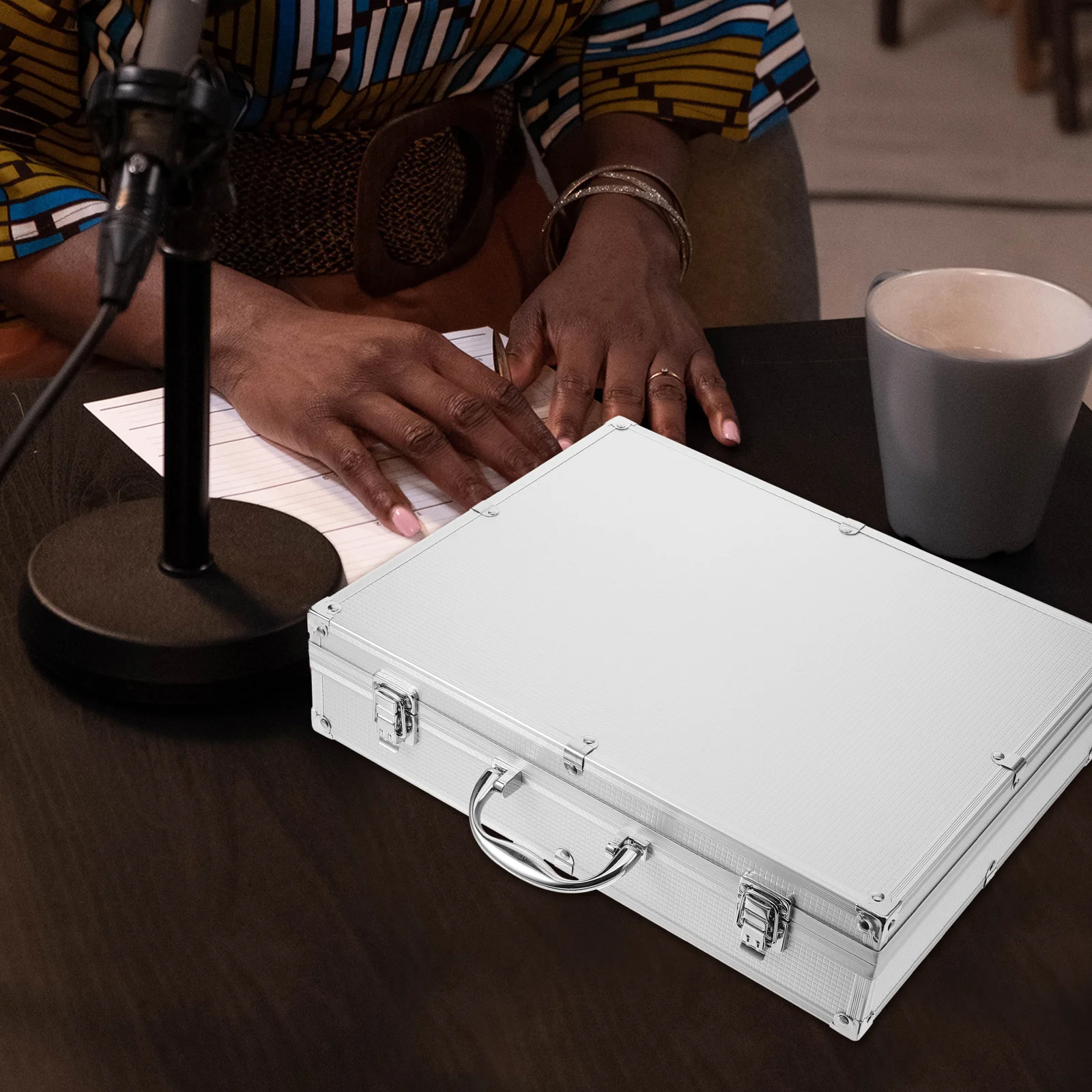 

4pcs Microphone Case Hard Cordless Mic Storage Organizer Portable Travel Accessory Box Shockproof Dustproof With Handle