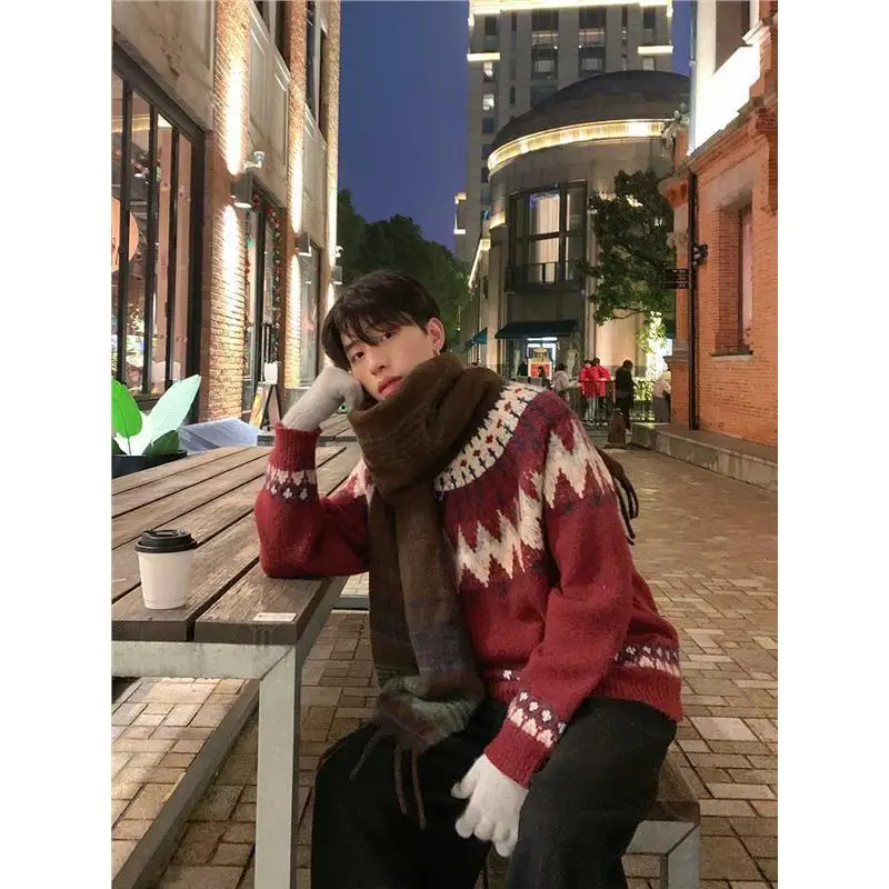 

Корейский красный свободный вязаный свитер Cisas для мужчин: зимний, уютный, с круглым вырезом, теплый, модный трикотажный джемпер