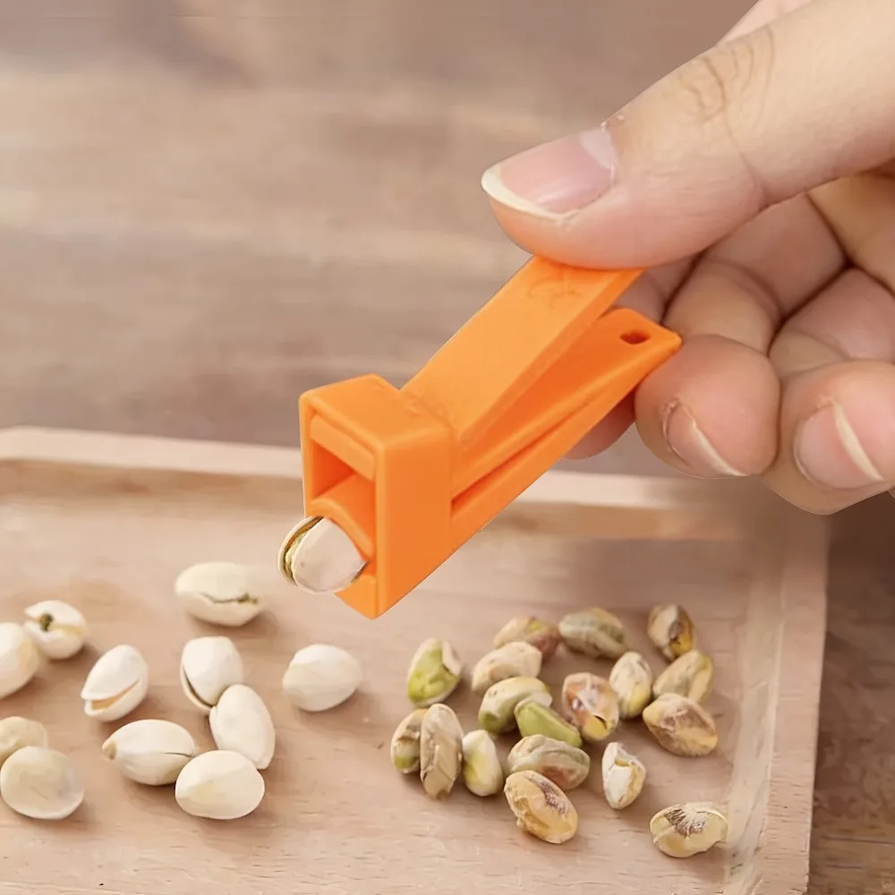 1 plastic mini sunflower seed shell opener, 3D printed sunflower seed shell opener, kitchen gadget. Suitable for gatherings, baking, snacks, and opening sunflower seeds. Convenient and labor-saving. Removable and washable. Creative gadgets