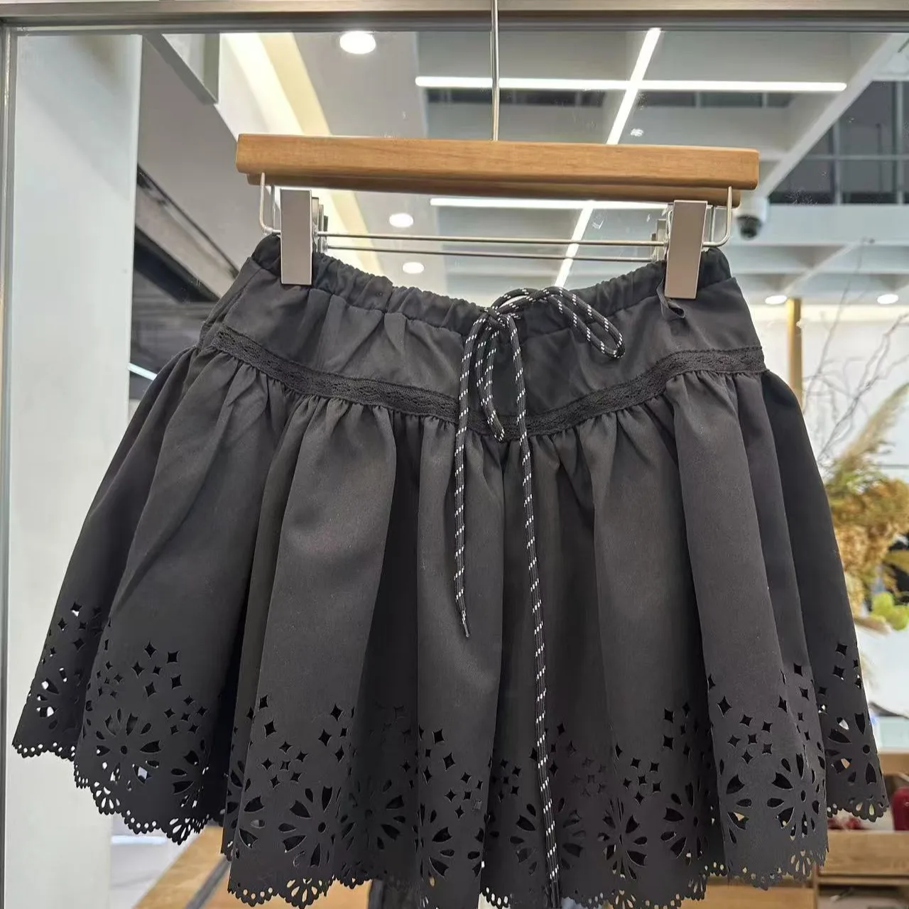 刺繍入り透かし彫りスカート レディース パフスカート 細見え おしゃれ 秋 2025 新作 中国メーカー