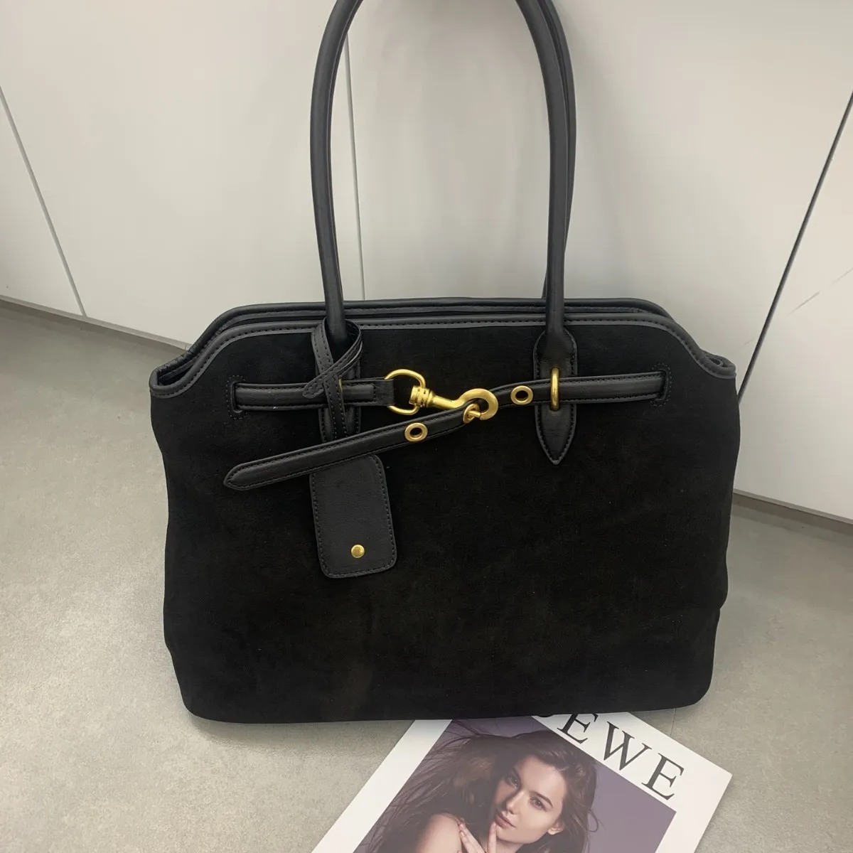 

Новинка 2023 года, матовая замшевая портативная пригородная сумка, женская Senmeng Tide, осенне-зимняя повседневная сумка через плечо большой вместительности