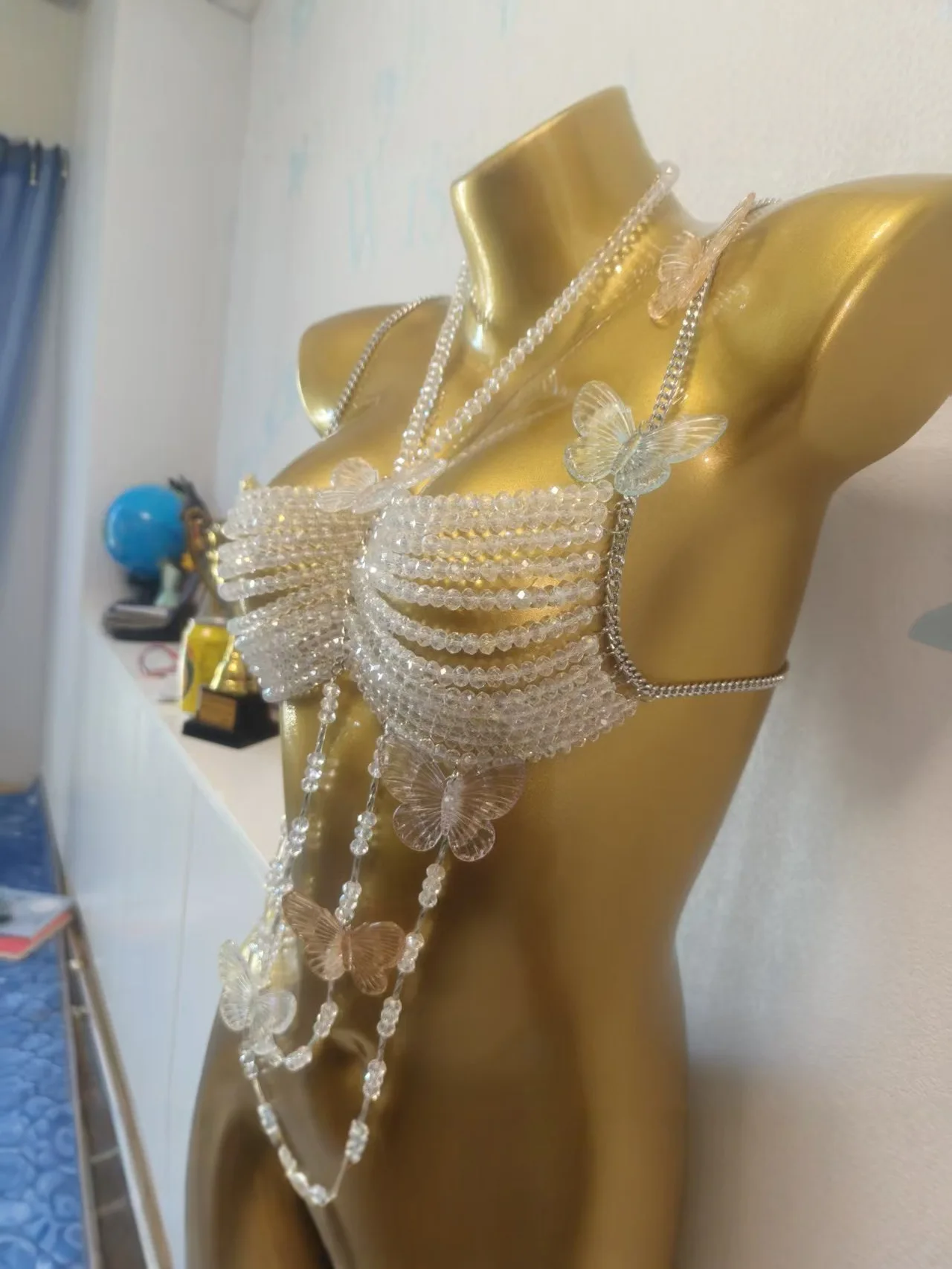 

Ручная работа: Жемчужная цепочка-бабочка на грудь, женский летний пляжный сексуальный топ-цепочка, украшение из бусин, пляжный тренд