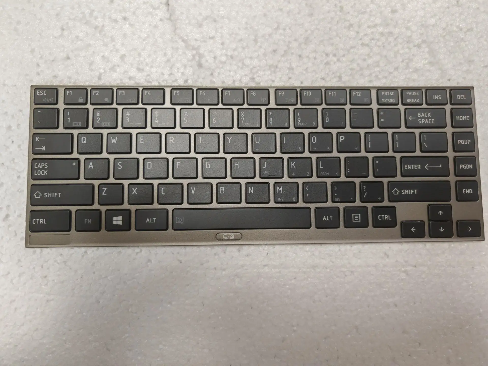 Nowość dla Toshiba Portege Z930 Z935 Z830 Z835 US klawiatura z ramką bez podświetlenia