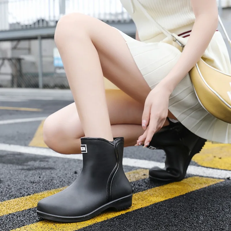 

Short Tube Rain Boots Women's Fashion Outside Wear Women's Rubber Shoes Non-slip Plus Velvet Boots Adult Waterproof Work Shoes