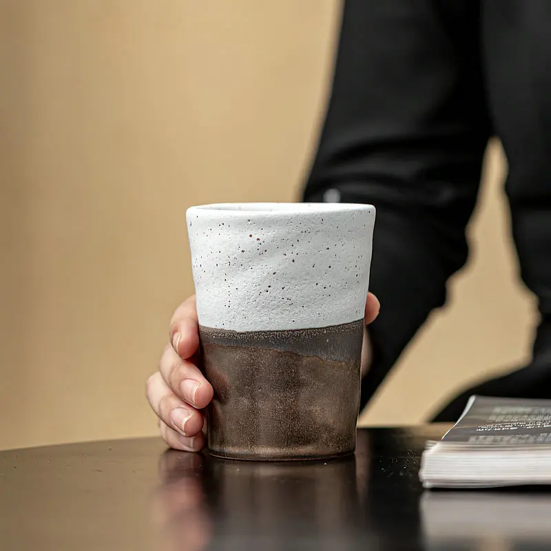 Rustikaler Steinzeug-Becher Handgefertigte Keramiktasse Japanische Eiserner-Rost-Glasur für Kaffee Tee Wasser Heiße Kalte Getränke Heim- und Bürogebrauch