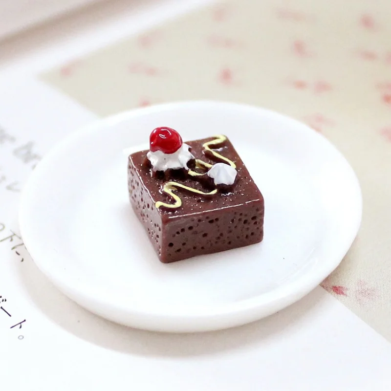 Resin Chocolate Cake Mini Figurine, Dollhouse Miniatures, Scrapbooking Embellishment Accessories,Kawaii Figures for Crafts,10Pcs
