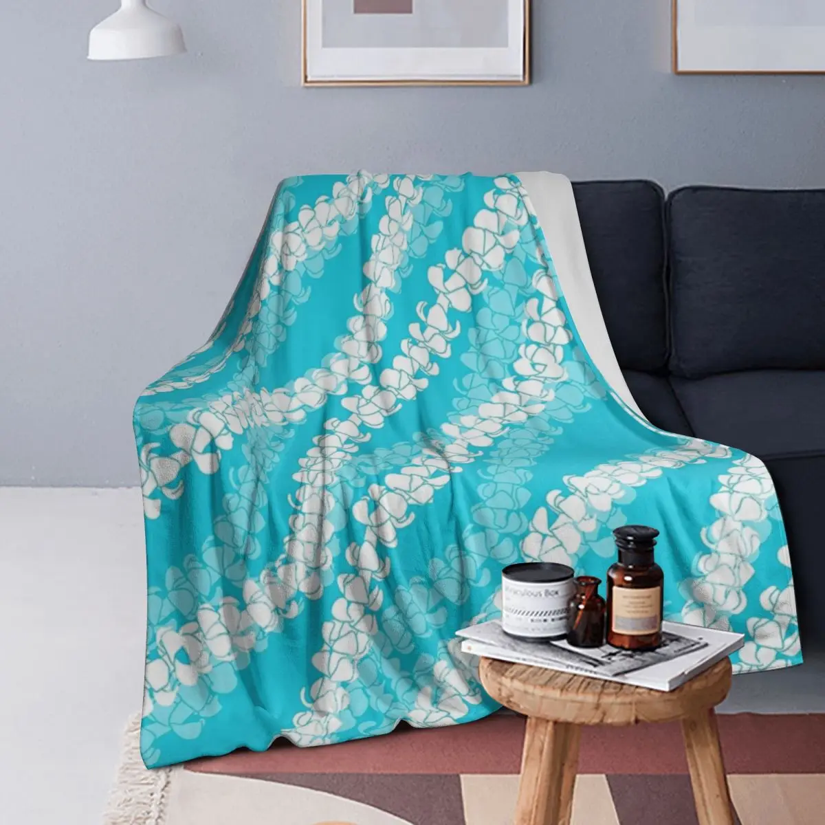 

Puakenikeni Single Leis On Turquoise Blanket Warm Flannel Throw Blanket Bedding for Bed Living room Picnic Travel Home Couch